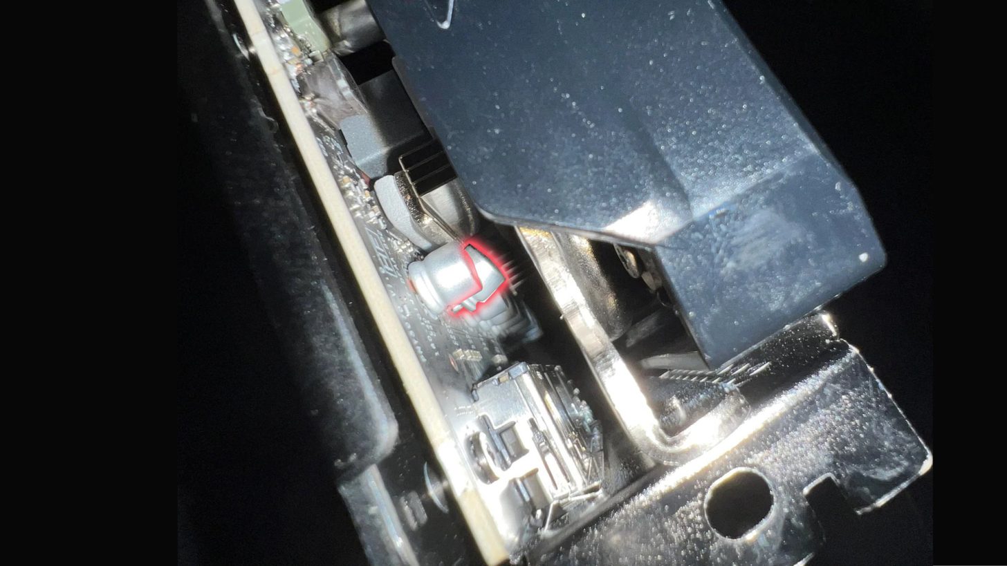 De novo!? Capacitor explode em placa de vídeo PNY RTX 5070 durante jogo Marvel Rivals