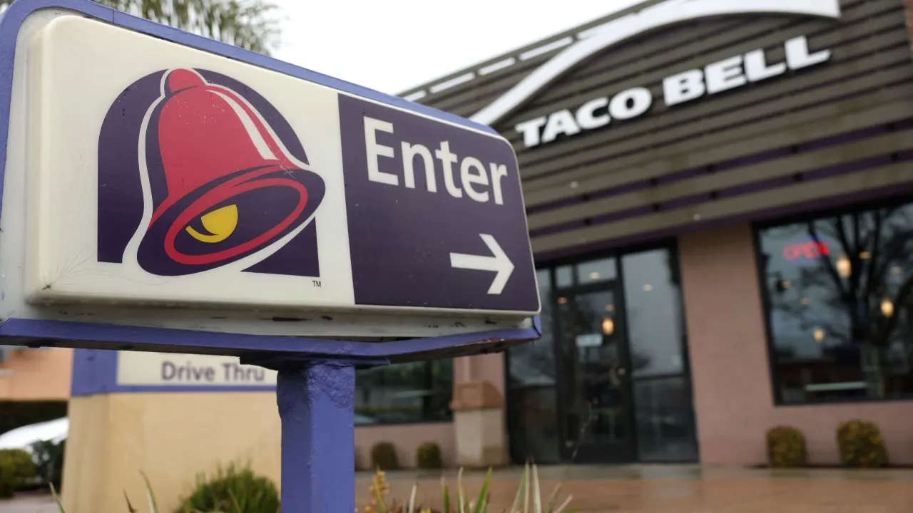 IA do Taco Bell vira alvo de trolls e confusões nos drive-thrus dos EUA