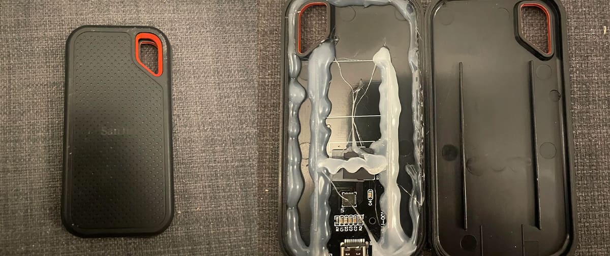 Bizarro: Homem compra SSD externo de 2 TB e recebe carcaça recheada de cola quente