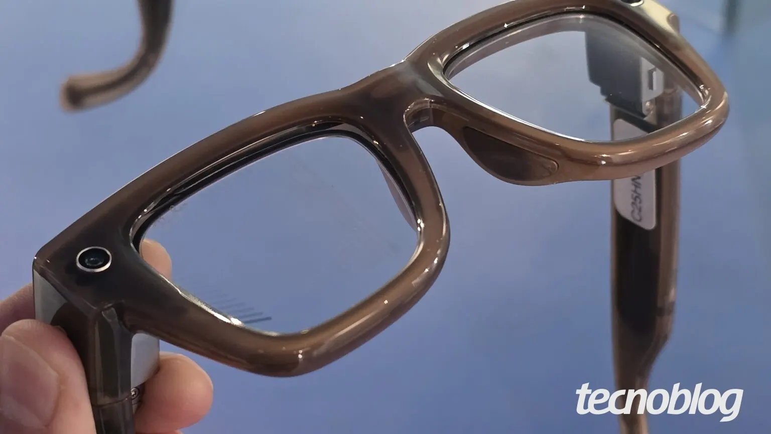 Chefão da Meta explica bug ao vivo com óculos smart