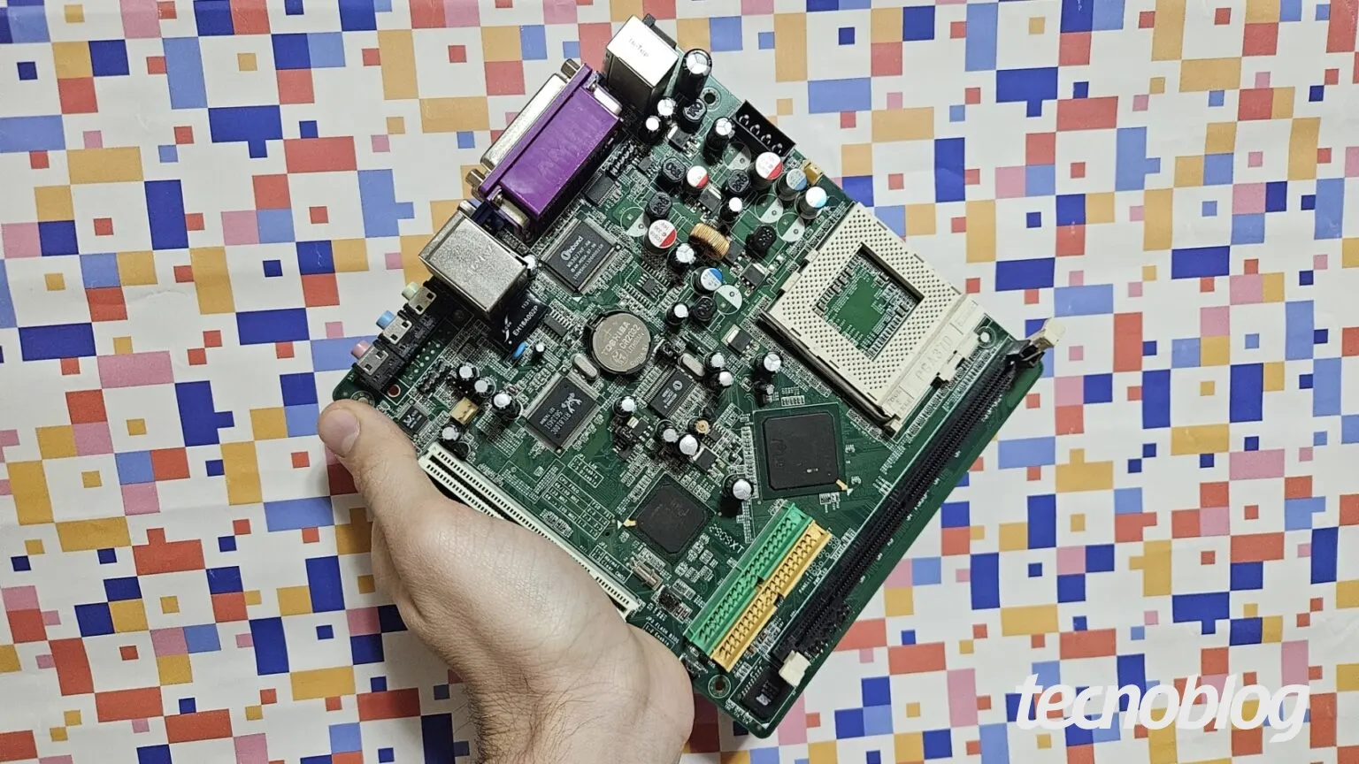 Como escolher uma placa-mãe: encontre uma compatível com seu hardware