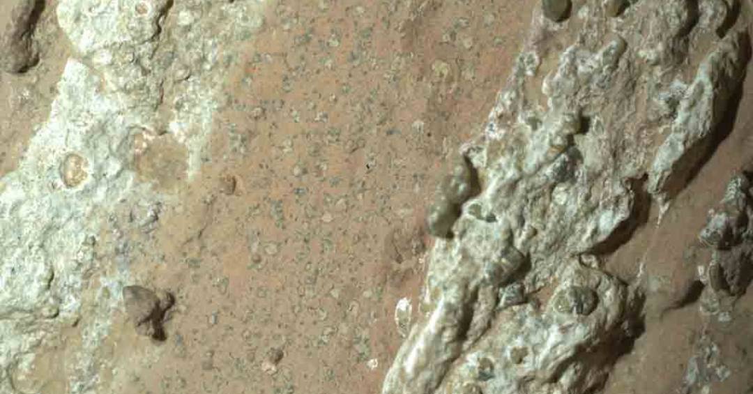 Essa rocha é o “mais claro sinal” de vida em Marte até agora, segundo a Nasa
