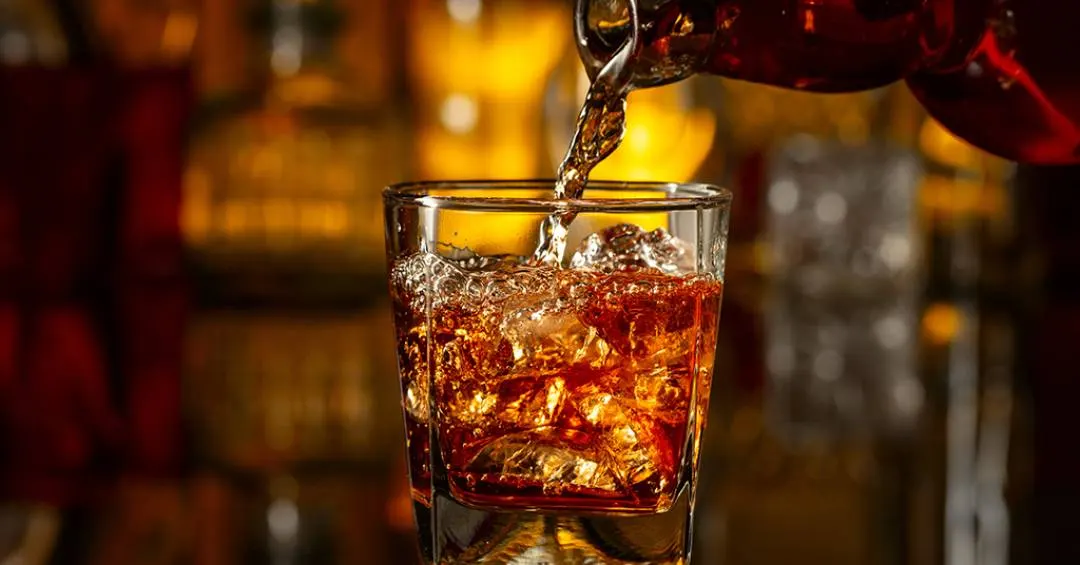 Metanol: o que é, como vai parar em bebidas alcoólicas e por que pode ser fatal