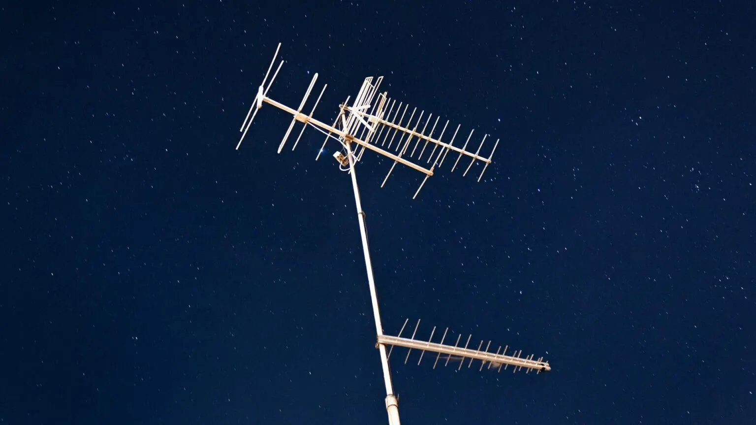 O que é broadcast? Entenda como funciona a transmissão de sinal de TV e rádio