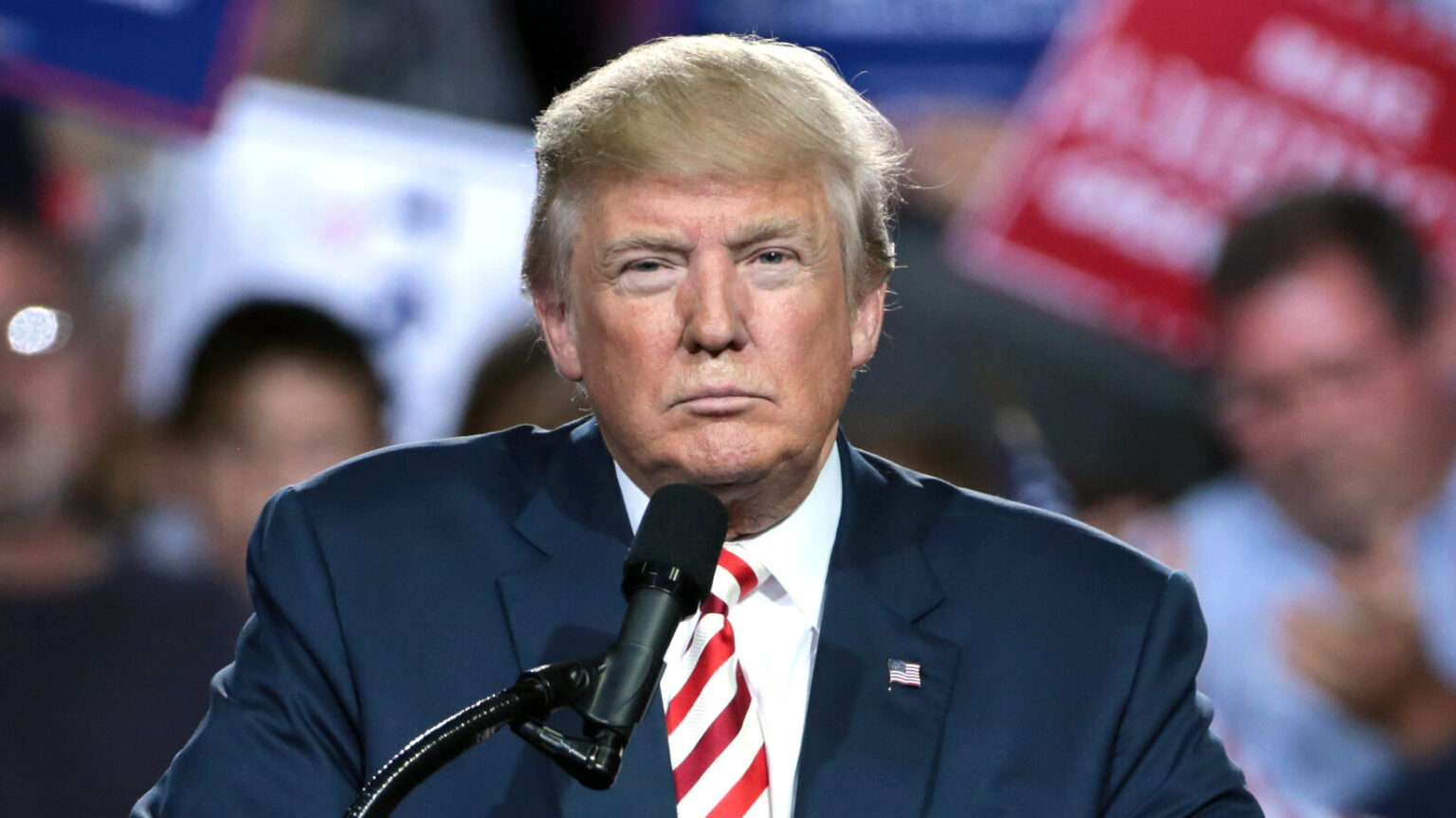 Trump assina ordem para TikTok ser vendido nos EUA