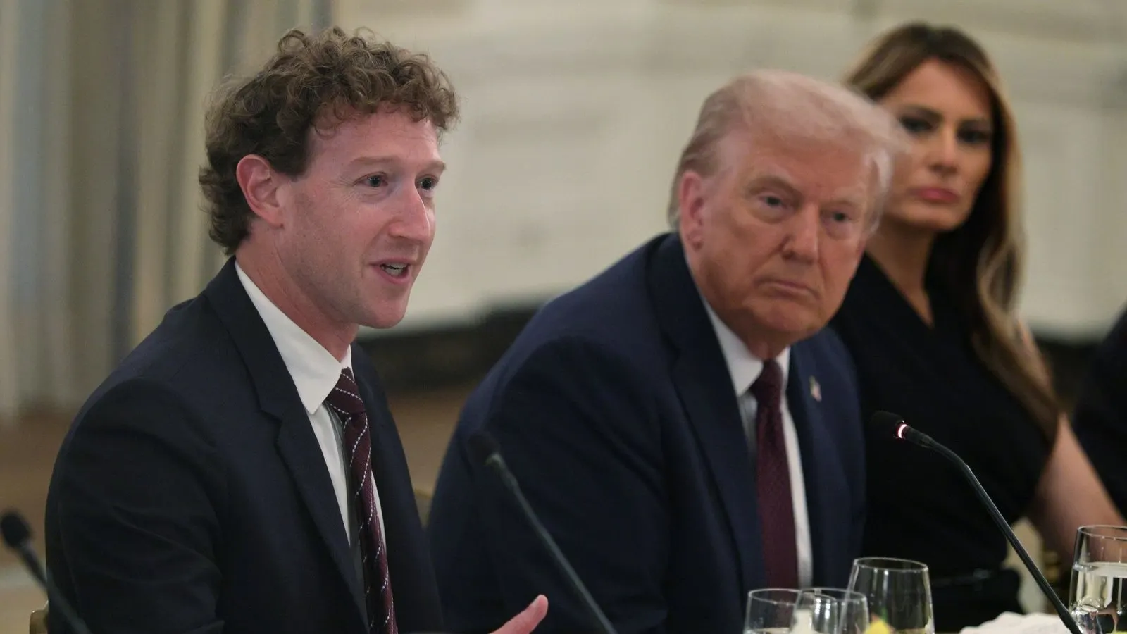 Trump reúne Zuckerberg, Bill Gates, Tim Cook e outros executivos em jantar na Casa Branca
