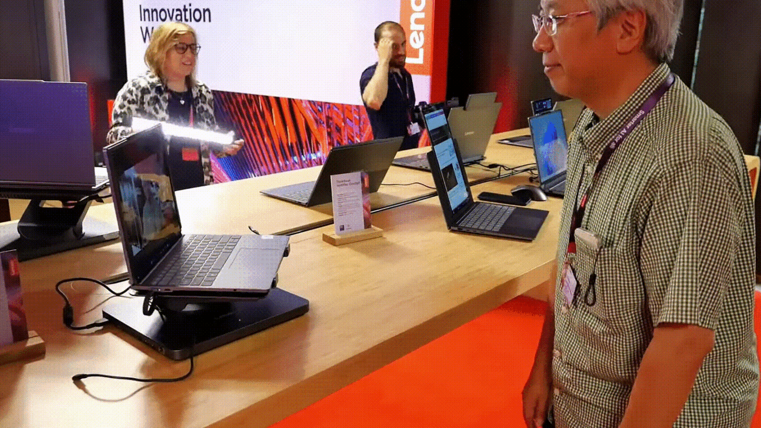 Você teria? Este suporte sobe, desce e gira o seu notebook