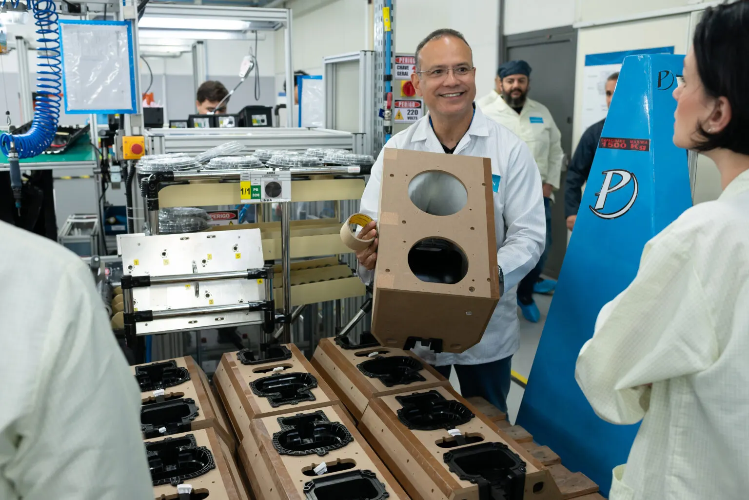 Ondem nascem as caixas de som JBL? Harman mostra produção no Brasil