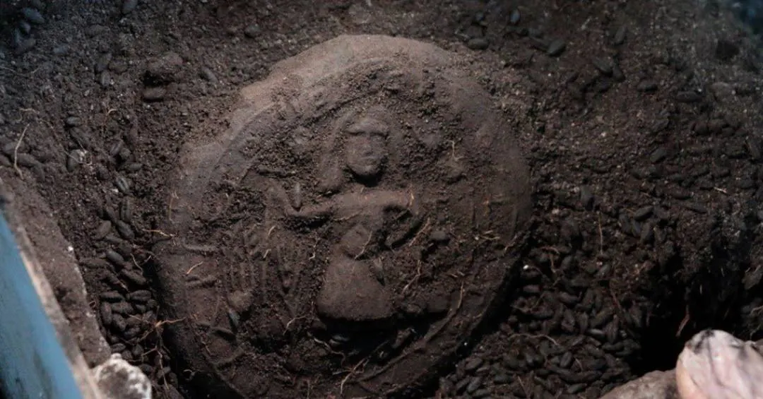 Pão bizantino de 1.300 anos com imagem de Jesus é descoberto na Turquia