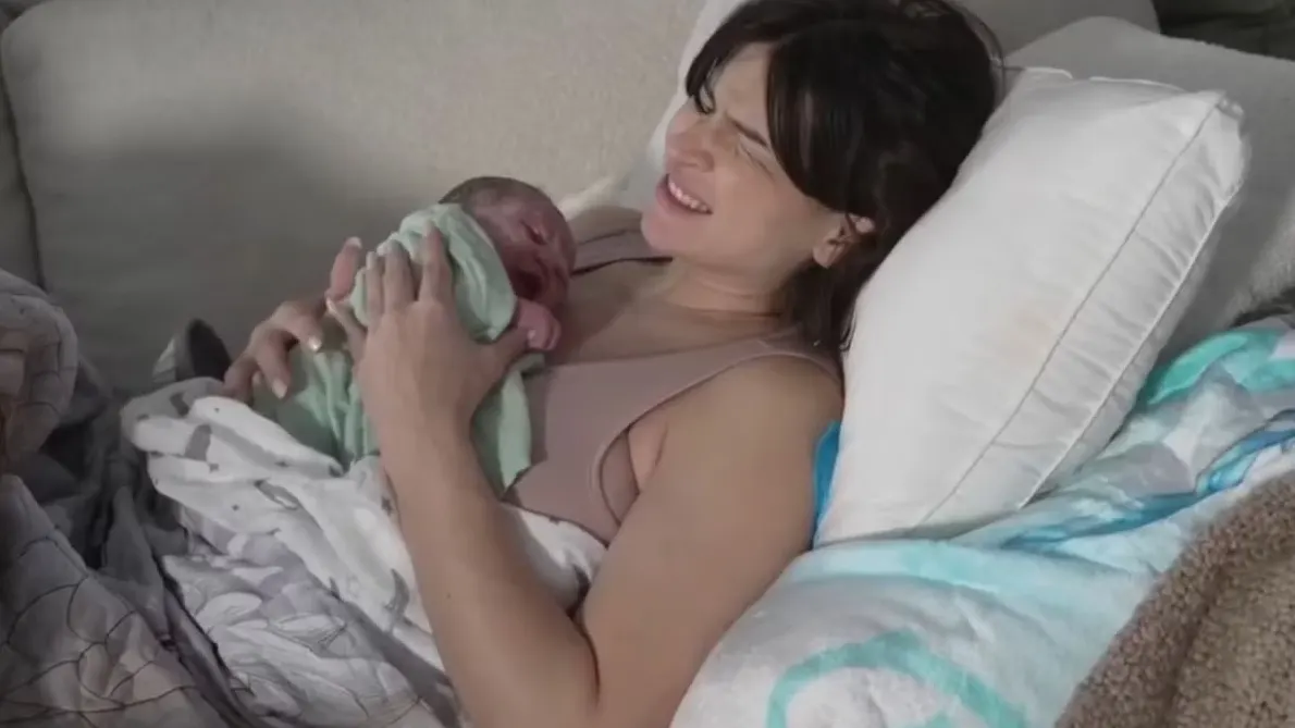 Streamer faz história ao transmitir parto ao vivo no Twitch