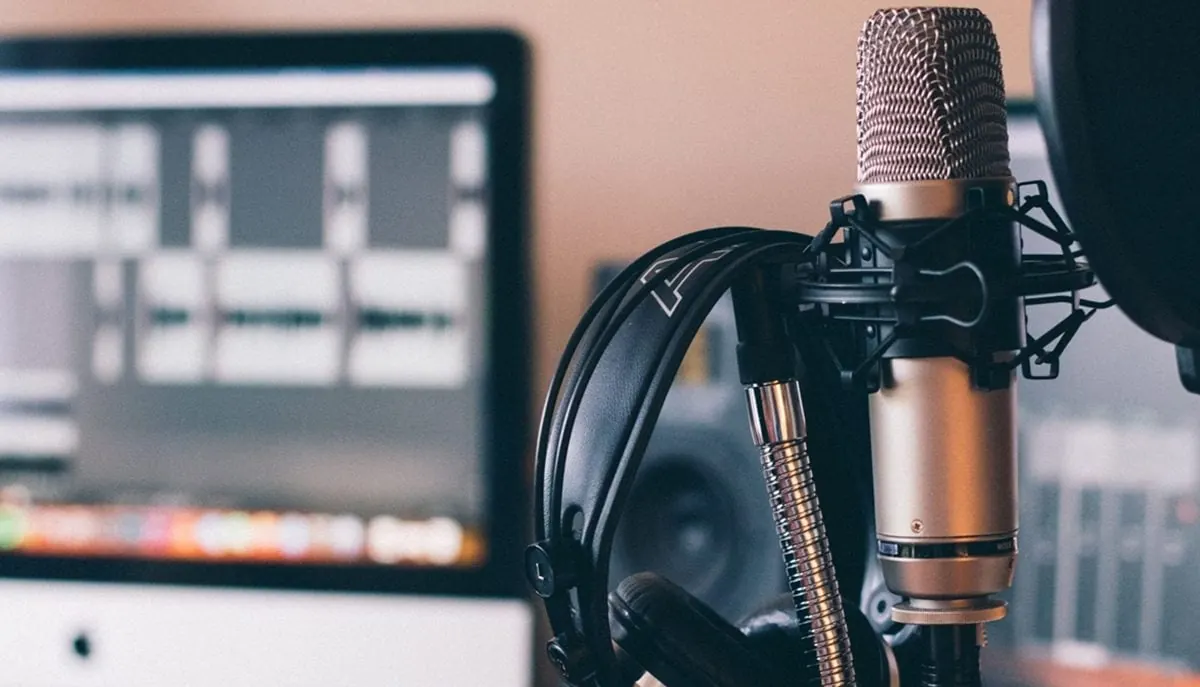 Dubladores são repreendidos pelo uso de IA em em redes sociais