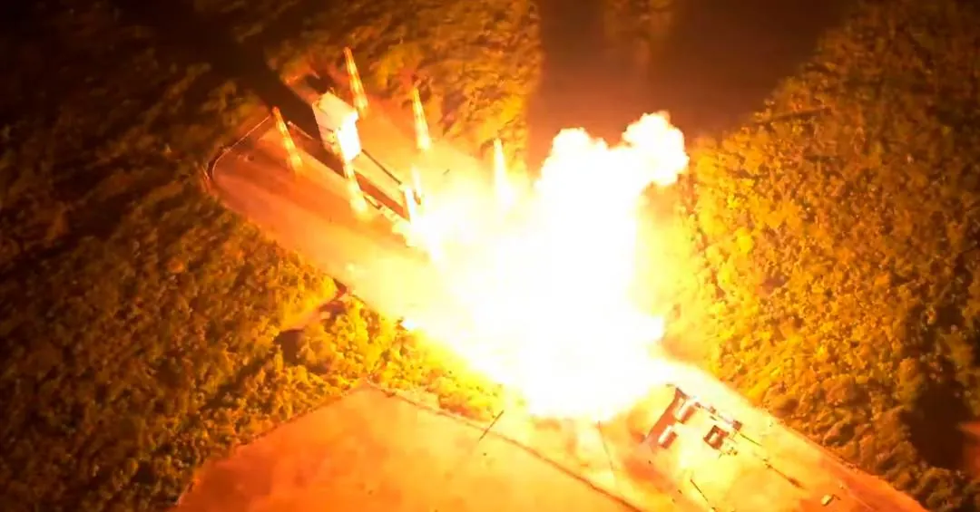 Foguete comercial explode em base que, há 22 anos, viveu o maior desastre espacial do Brasil; relembre