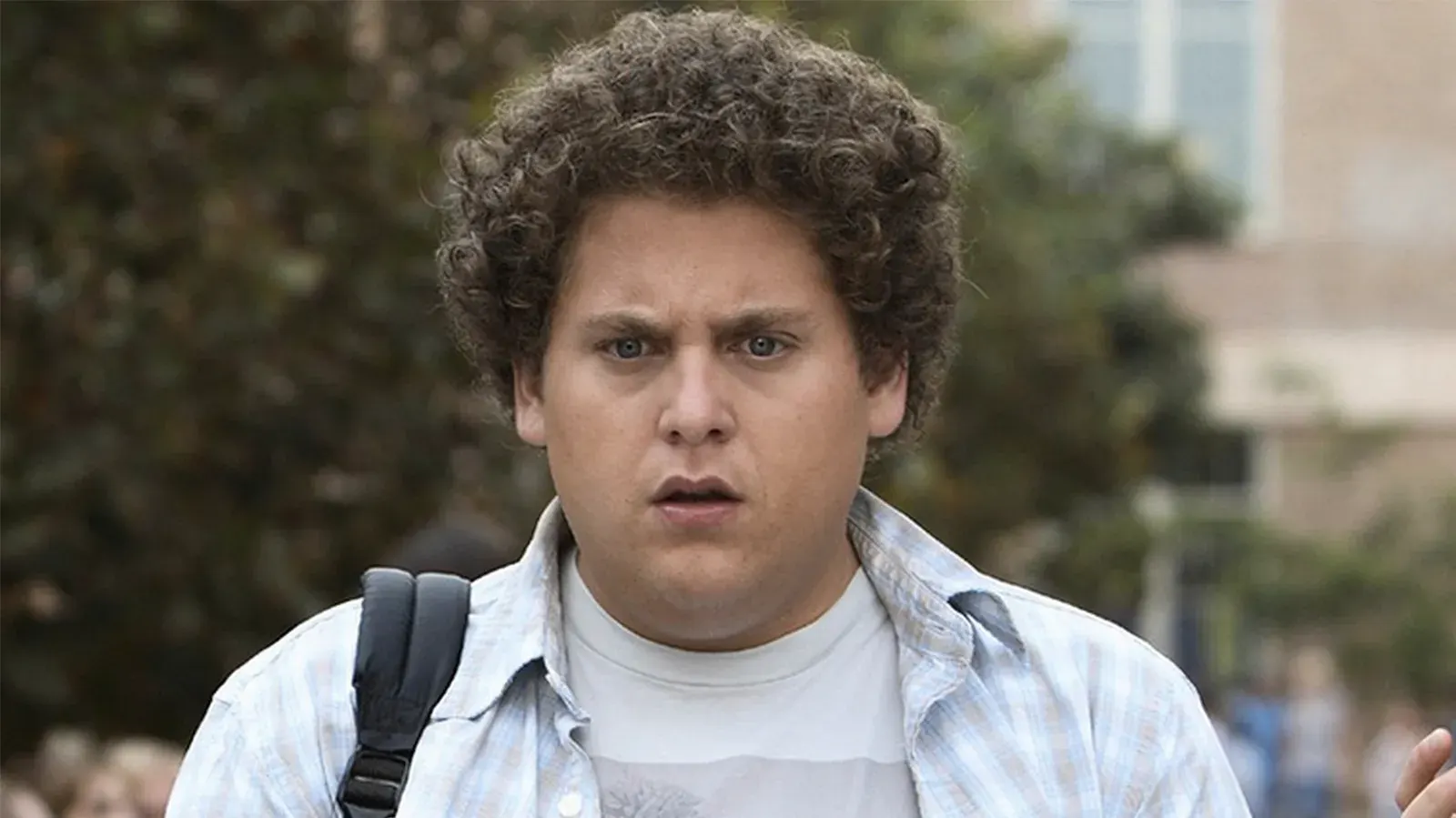 Jonah Hill surge irreconhecível no set de nova comédia da Warner