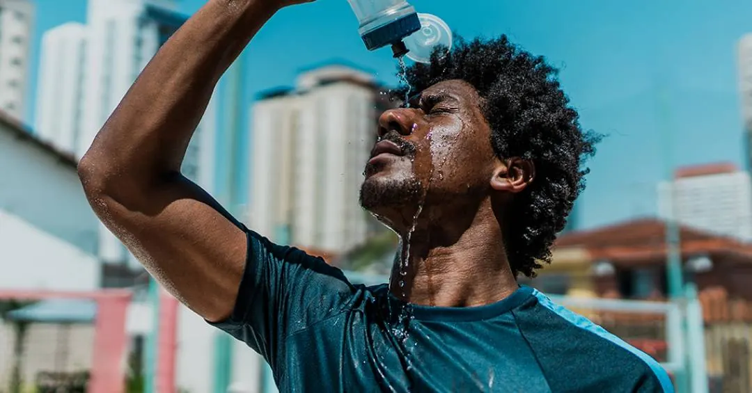O que acontece com o corpo humano durante uma onda de calor? Entenda os riscos
