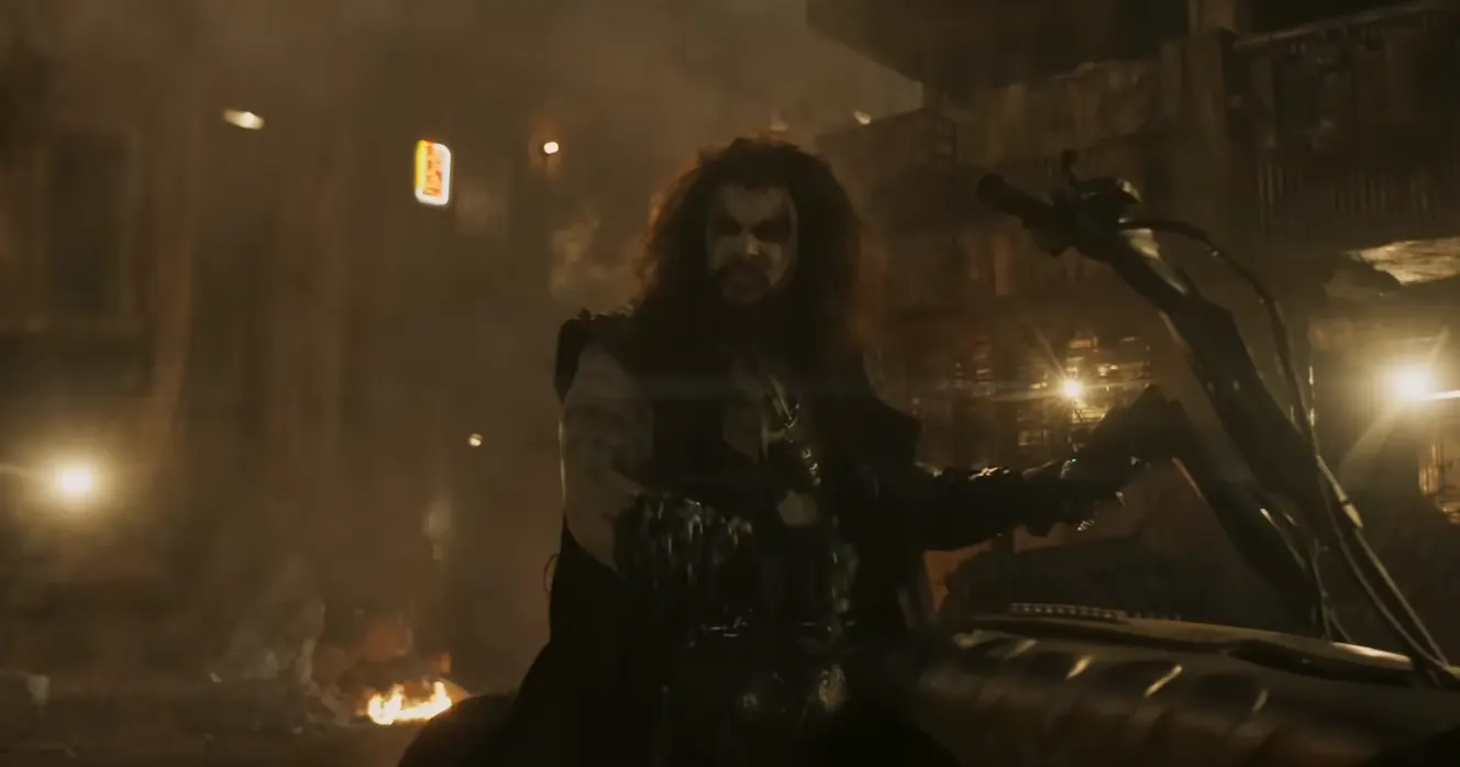 Lobo de Jason Momoa aparece por completo em novo clipe explosivo de Supergirl