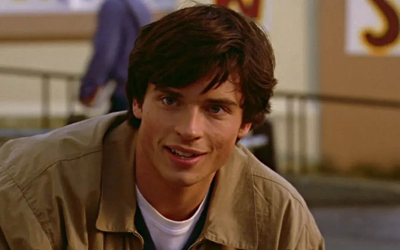Smallville | Tom Welling admite que só conseguiu papel de Clark porque tinha “a aparência certa”