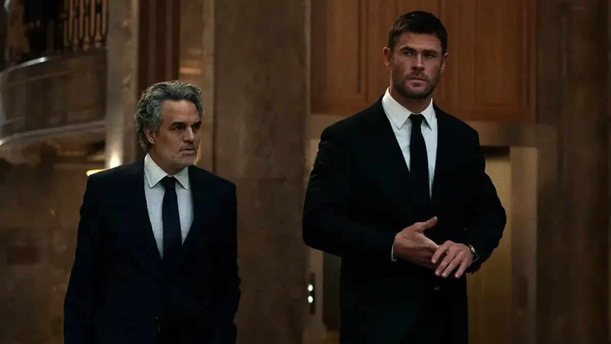 Caminhos do Crime: Chris Hemsworth exalta química com Mark Ruffalo em novo thriller