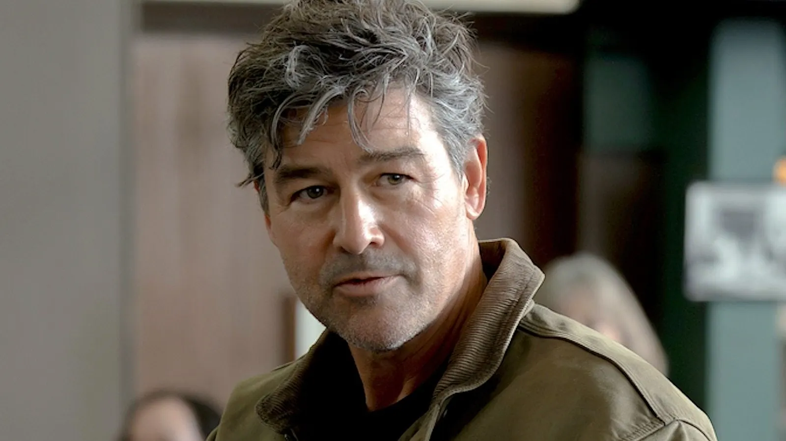 Lanternas: Atuação de Kyle Chandler é eleita a melhor da semana na TV dos EUA