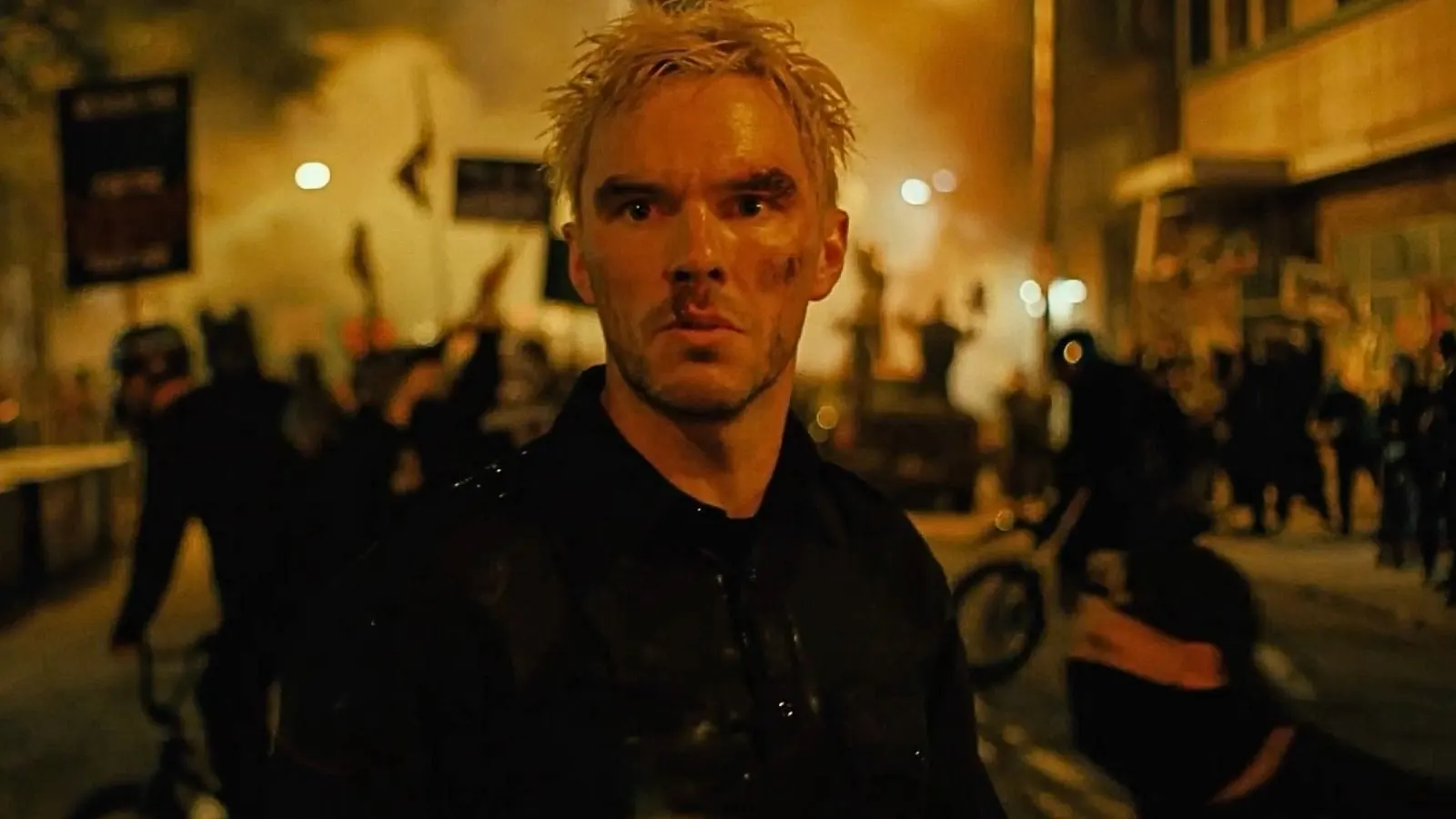 Como Roubar um Banco: Nicholas Hoult orquestra grande assalto em novo trailer de comédia
