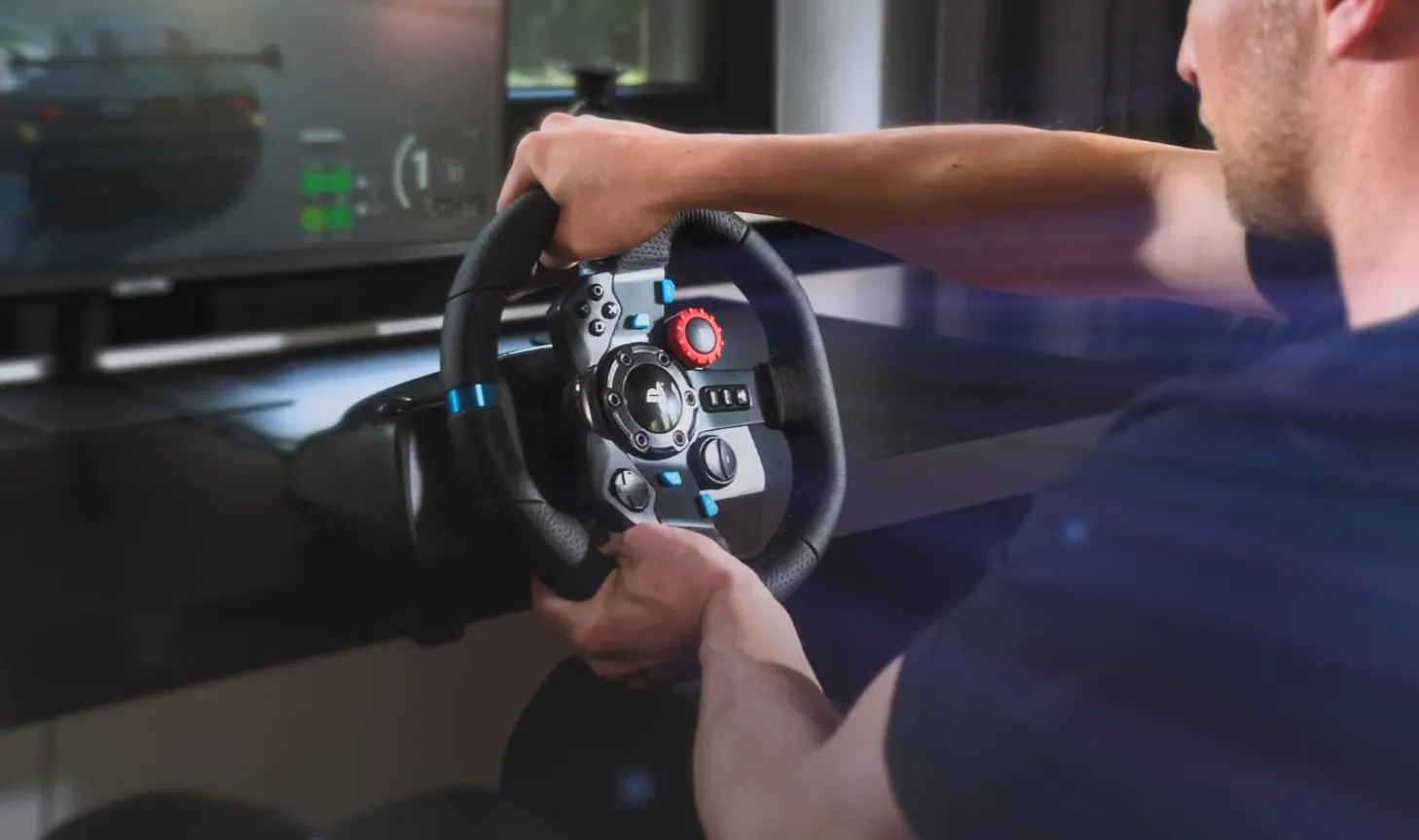 Logitech G29 SE com volante, pedais e câmbio está com seu menor preço nos últimos 365 dias